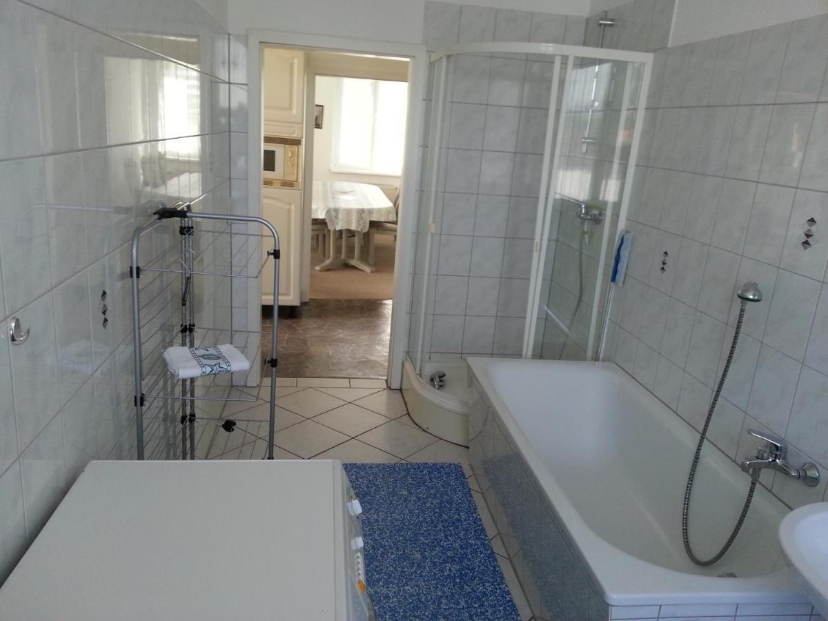 Grosse Wohnung Nossentiner Huette Exteriör bild